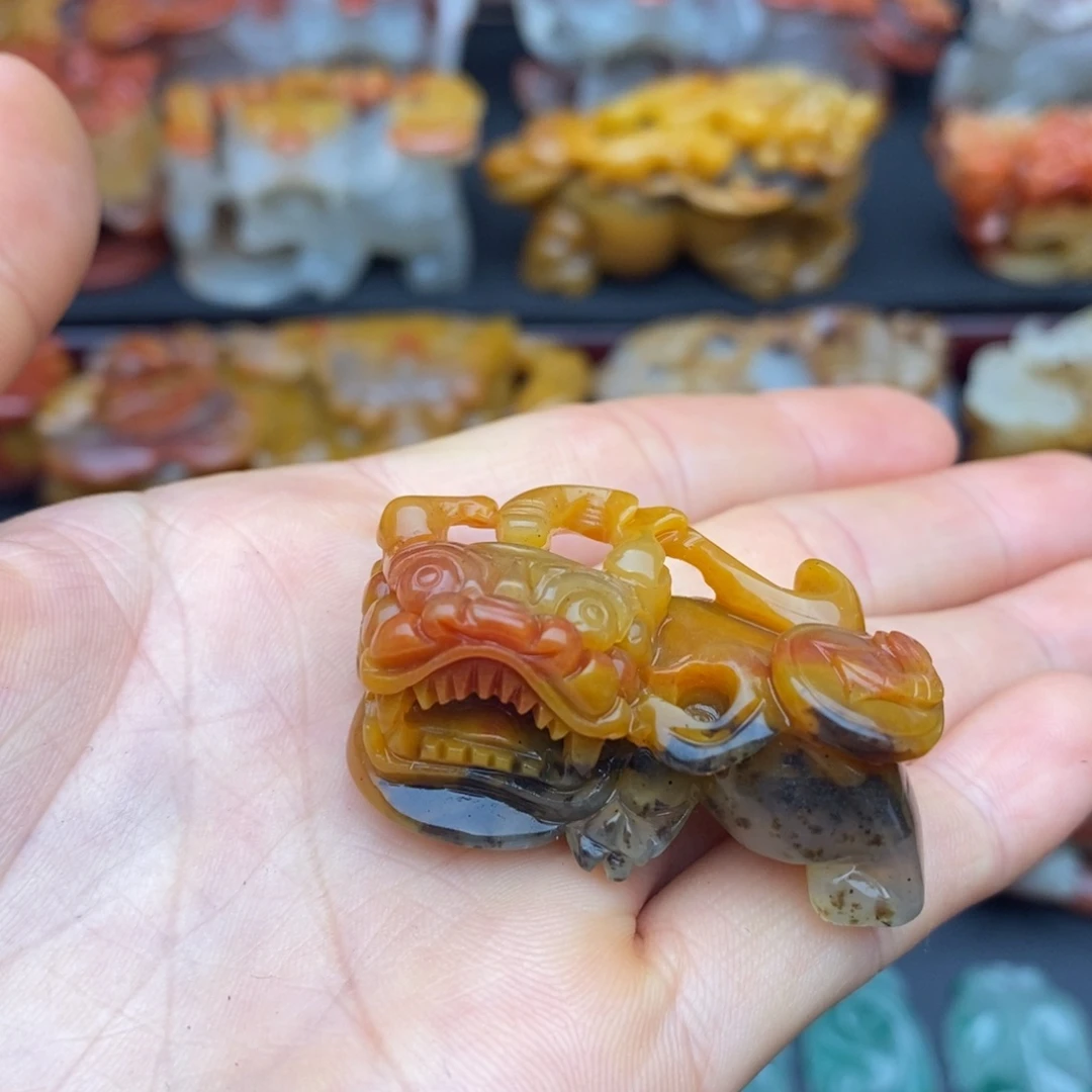 未镶嵌石英质玉（黄龙玉）颈饰
