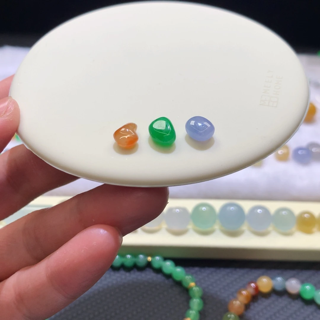 定制翡翠未镶嵌随形一组，高品质