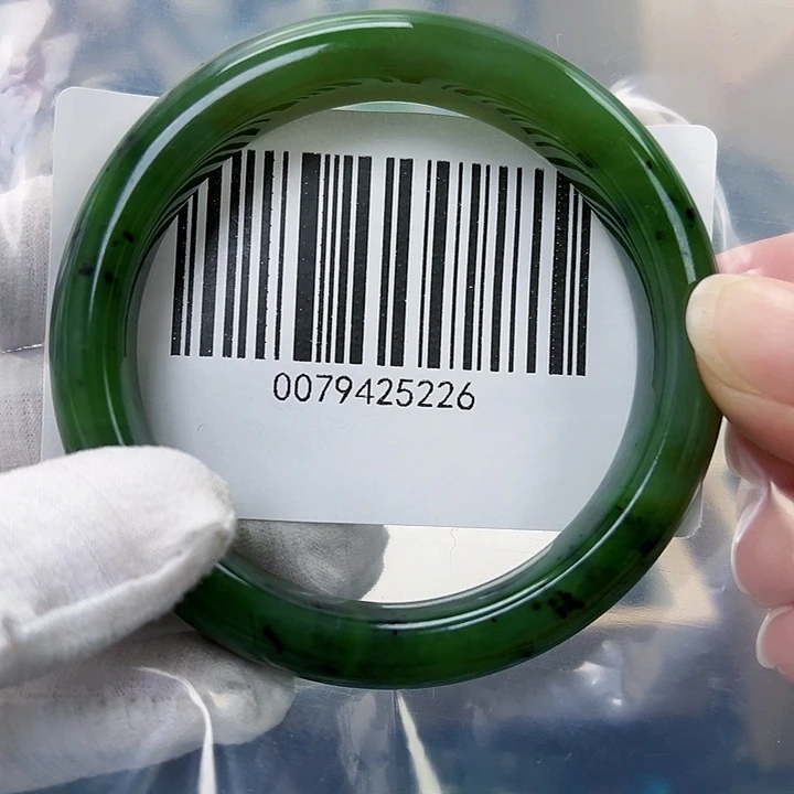 和田玉未镶嵌手镯微瑕59