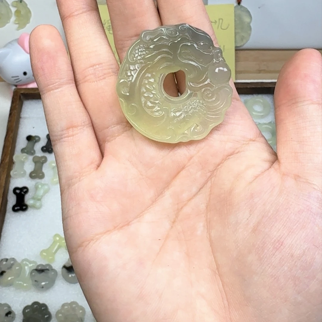 蛇纹石玉吊坠未镶嵌二***￴