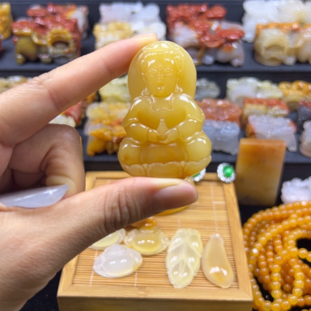 未镶嵌石英质玉（黄龙玉）颈饰