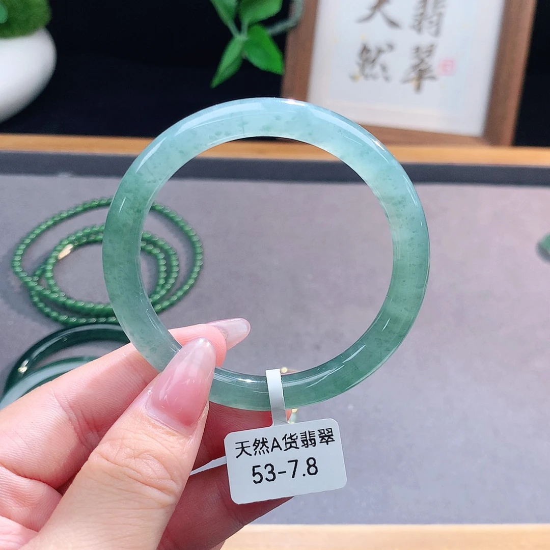 未镶嵌手镯（圆镯）翡翠