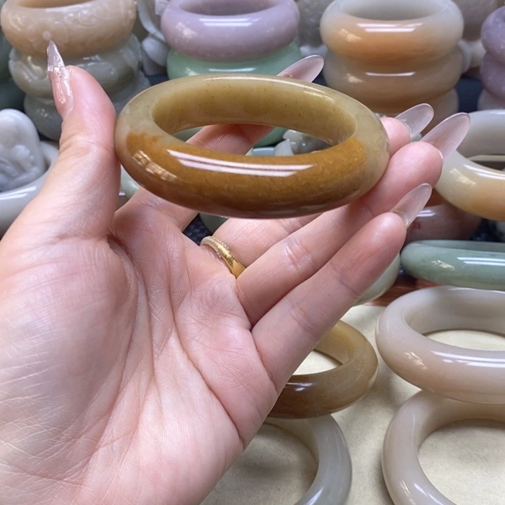 石英岩玉手镯未镶嵌