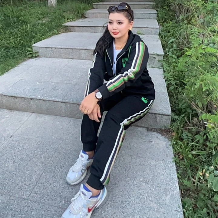 女士春秋季新款连帽休闲运动套装显瘦减龄时尚设计