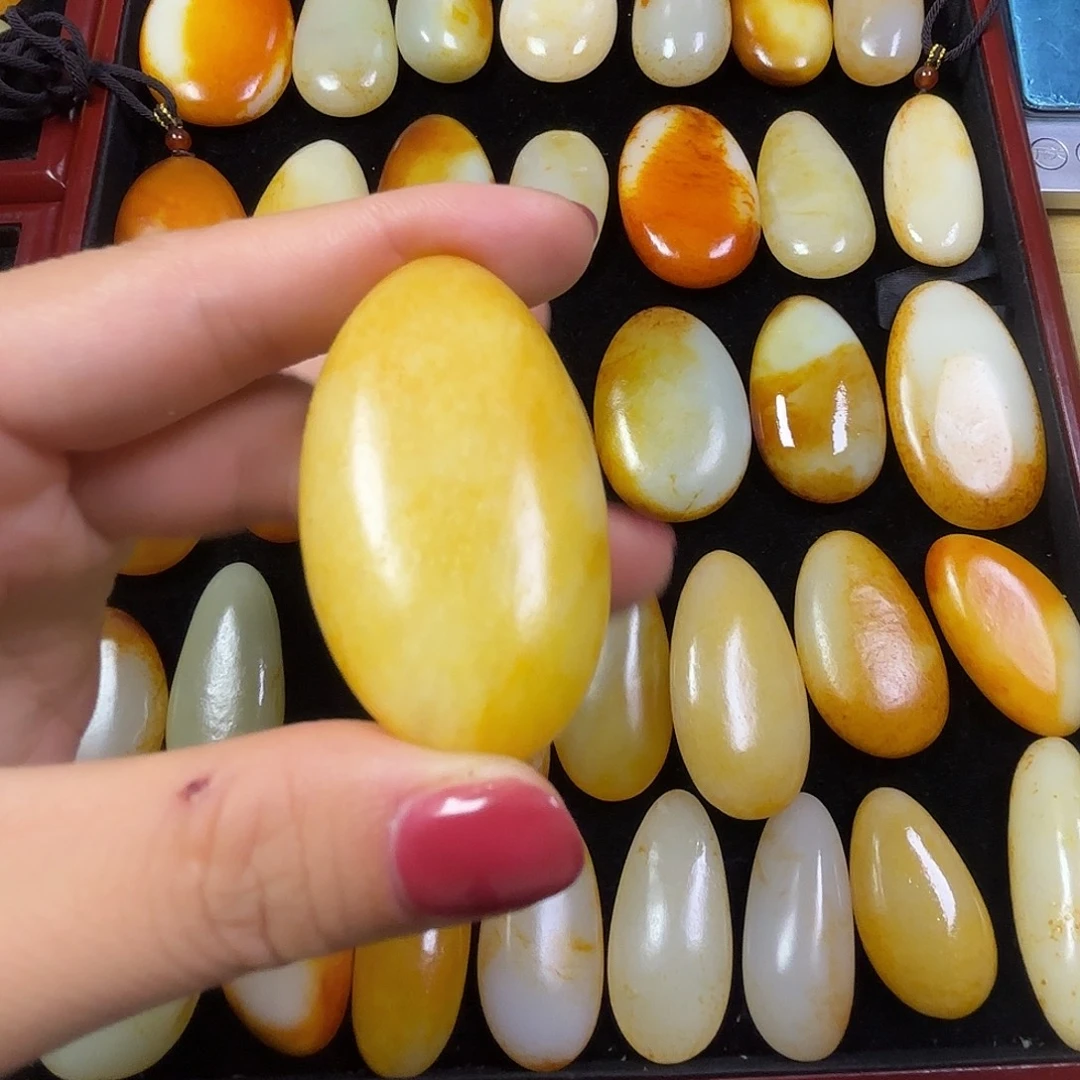 李***李颈饰未镶嵌和田玉