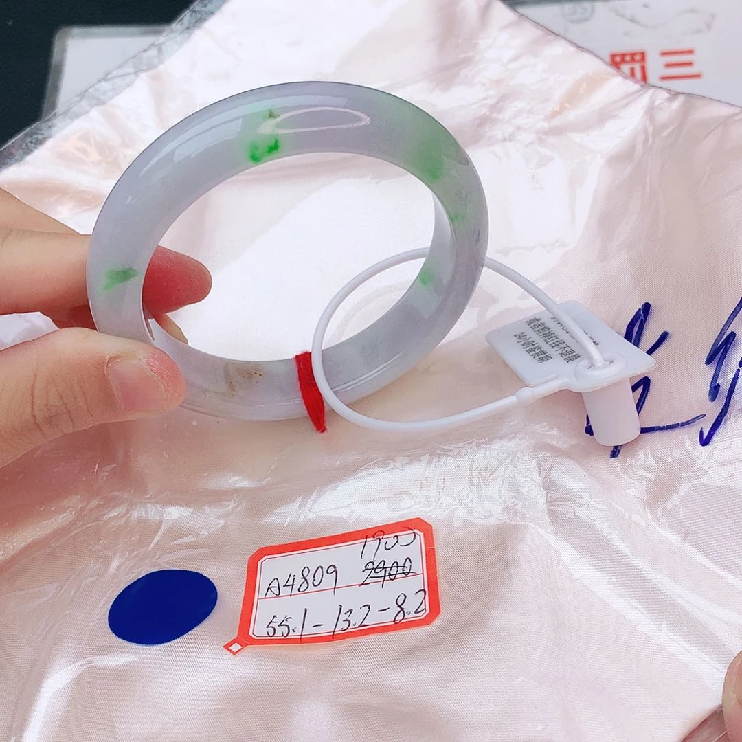 翡翠手镯未镶嵌翡翠