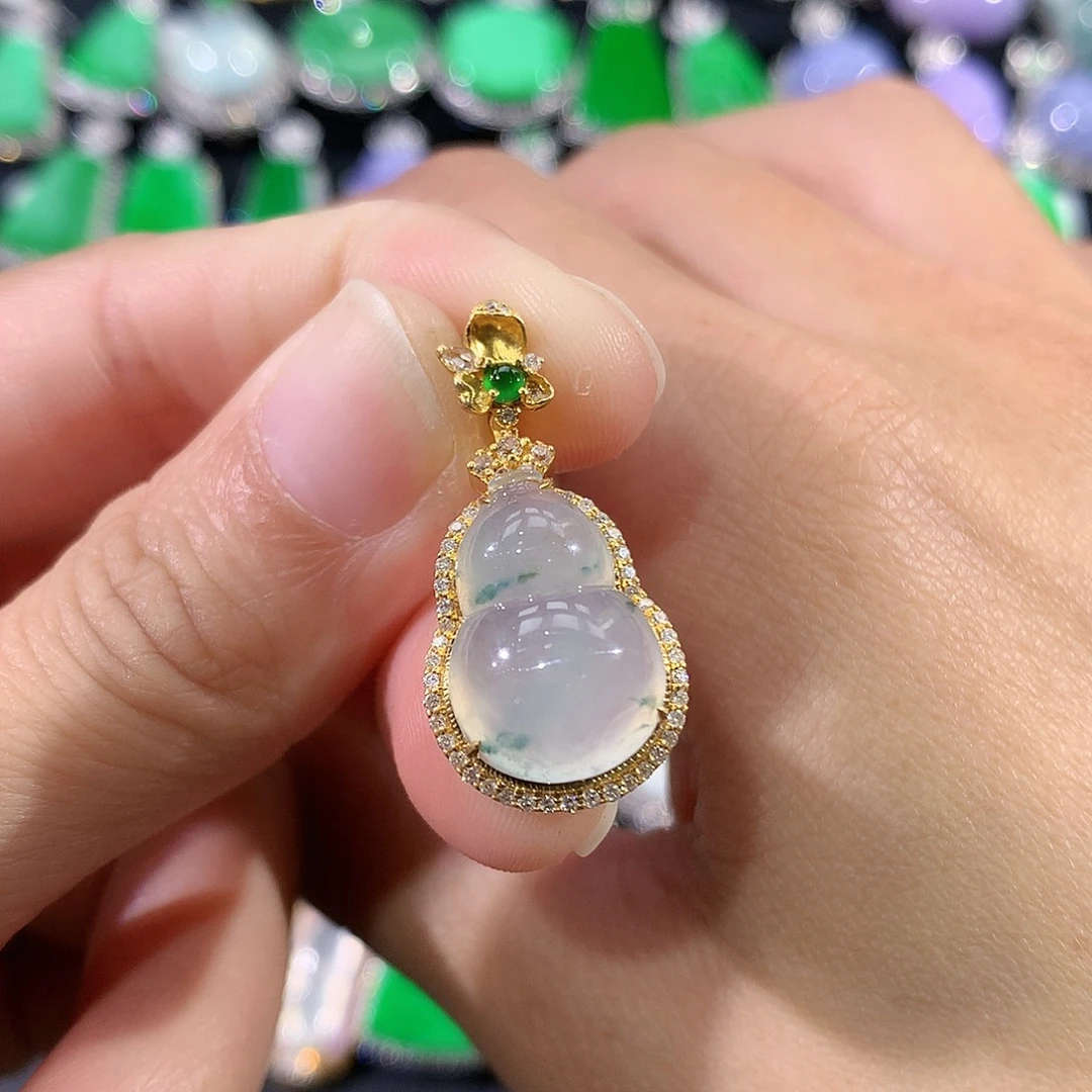 翡翠18K金镶嵌颈饰