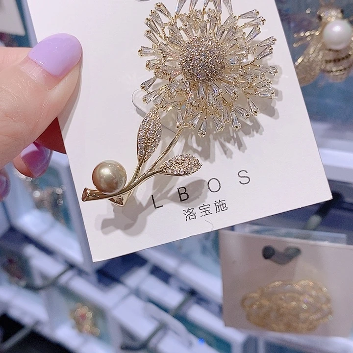 锆石铜合金太阳花胸针