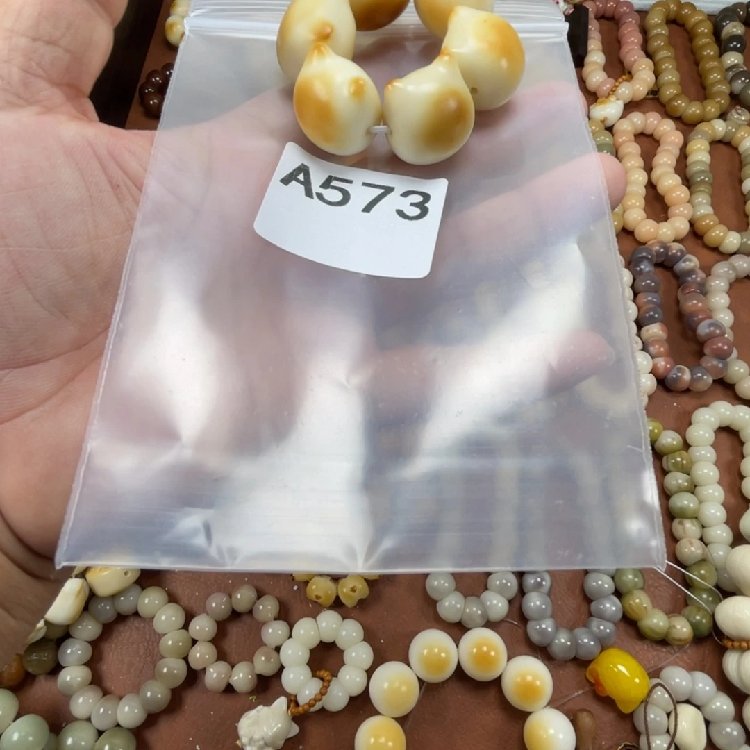 世***点吊坠菩提根/象牙果