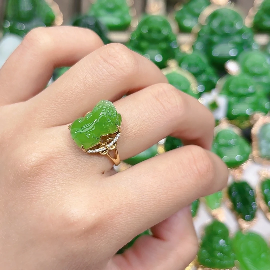 和田玉（碧玉）戒指18K金镶嵌苹果绿貔貅戒指