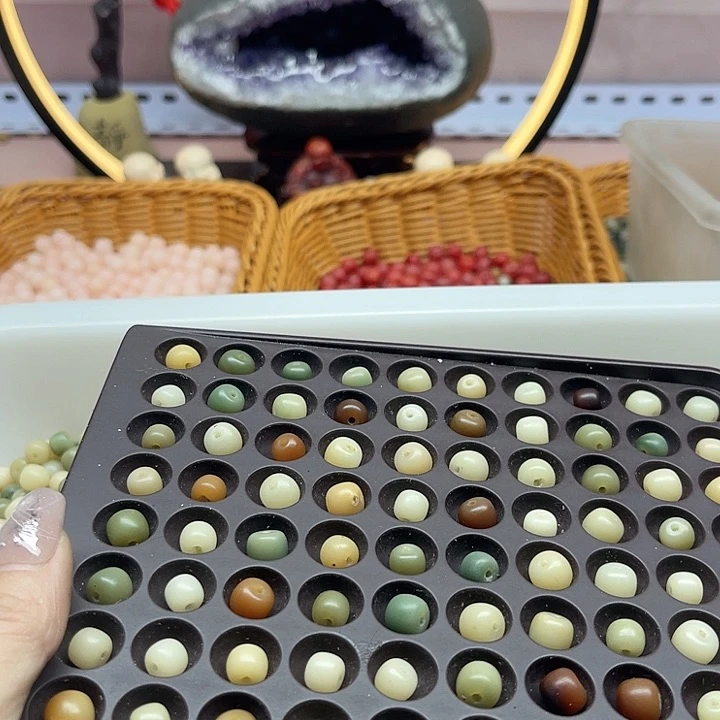 白玉菩提吊坠瑕疵8-9混桶200卡灯牌宠300