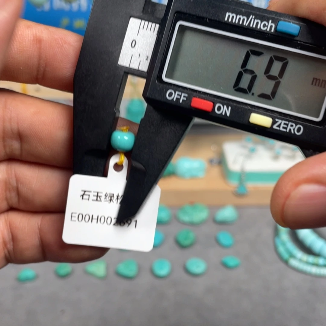 绿松石未镶嵌颈饰