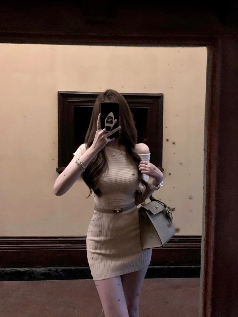 名媛气质千金风坑条掐腰短袖针织连衣裙女夏性感露肩修身包臀短裙