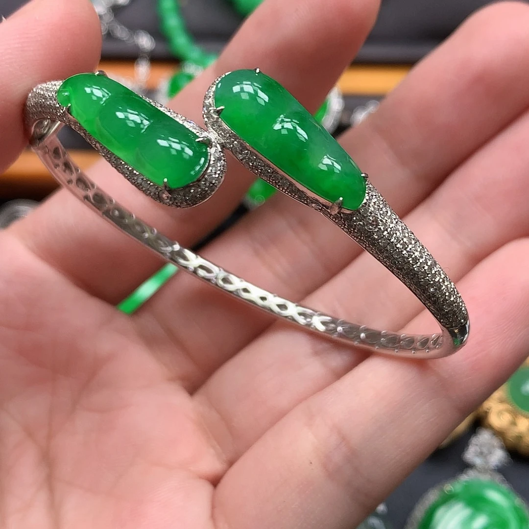 翡翠18K金镶嵌手镯