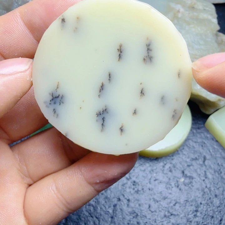 和田玉（糖玉）未镶嵌珠宝奇石