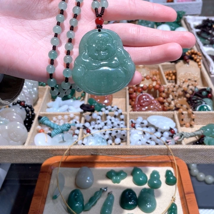 石英质玉未镶嵌颈饰