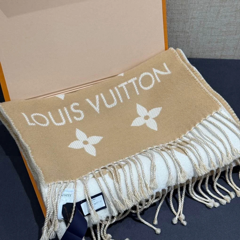 99新 LouisVuitton/路易威登 奶茶色logo围巾
