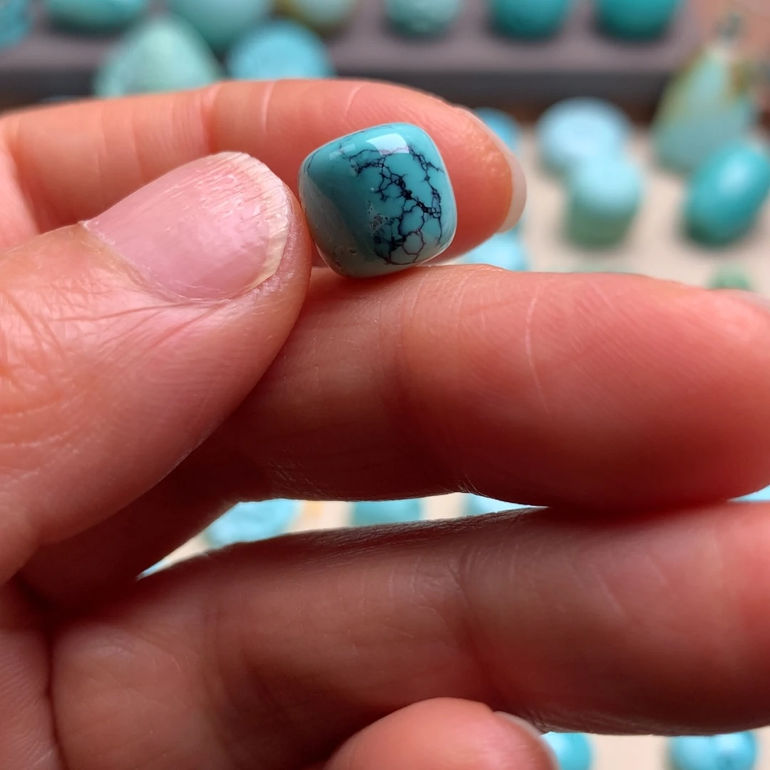 绿松石未镶嵌颈饰