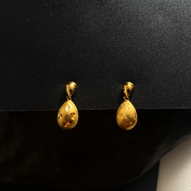 925银耳饰 流金岁月之水滴 精致简约拉丝水滴耳钉05240383