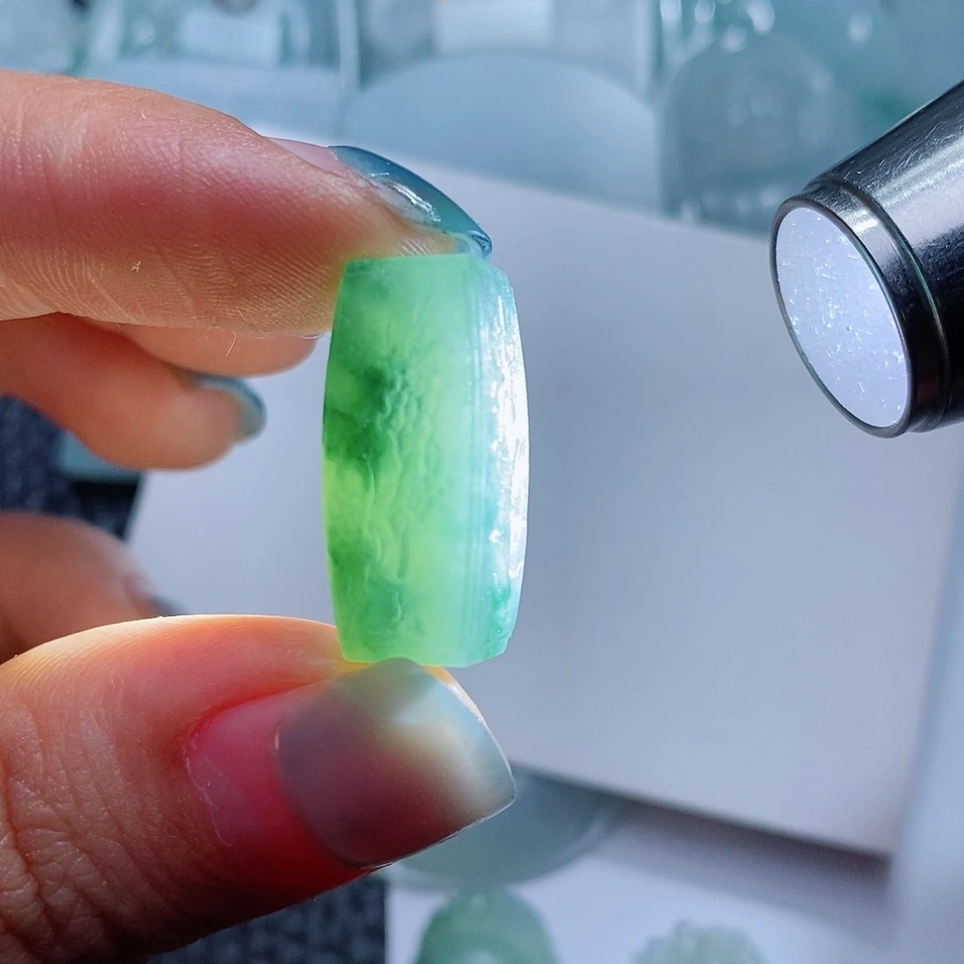 定制翡翠未镶嵌毛货付款后确认抛光