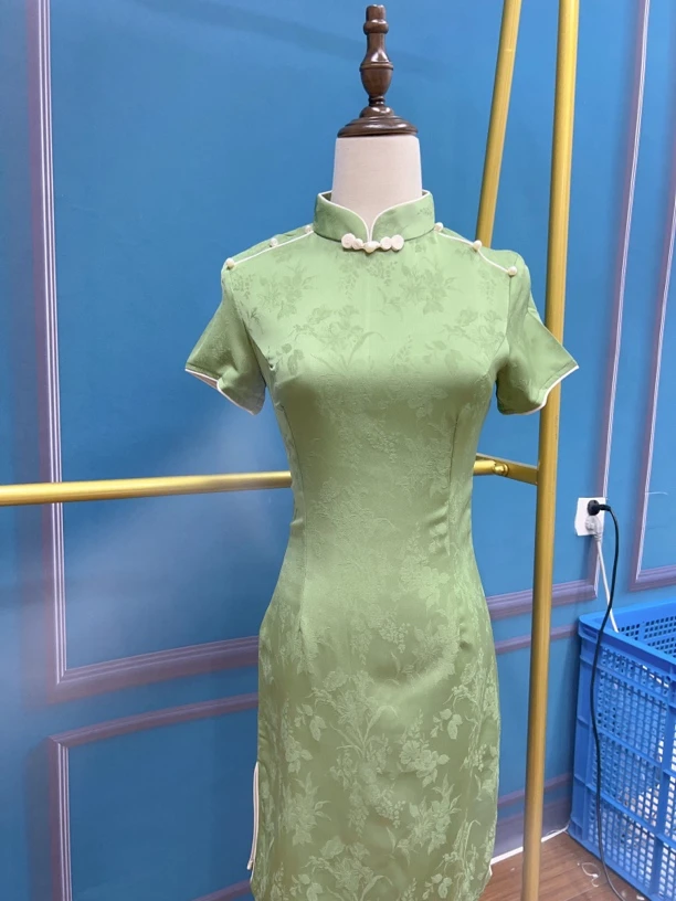 V-2365 绿提花 提花锦缎 夏款年轻款改良旗袍95cm短款