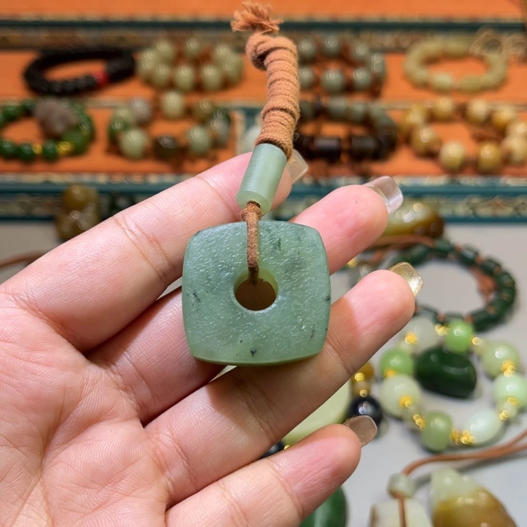 颈饰未镶嵌和田玉微瑕