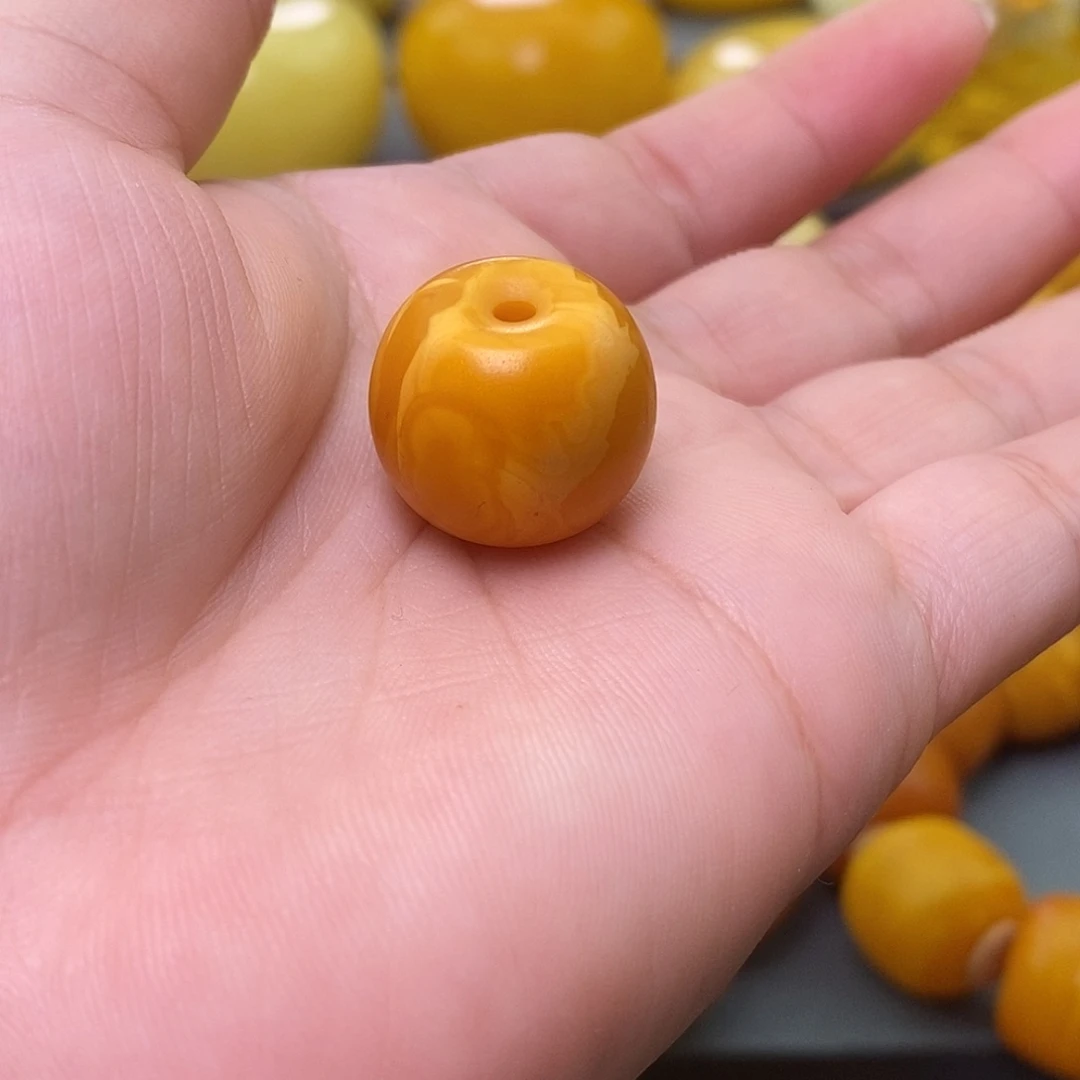 蜜蜡未镶嵌珠宝奇石