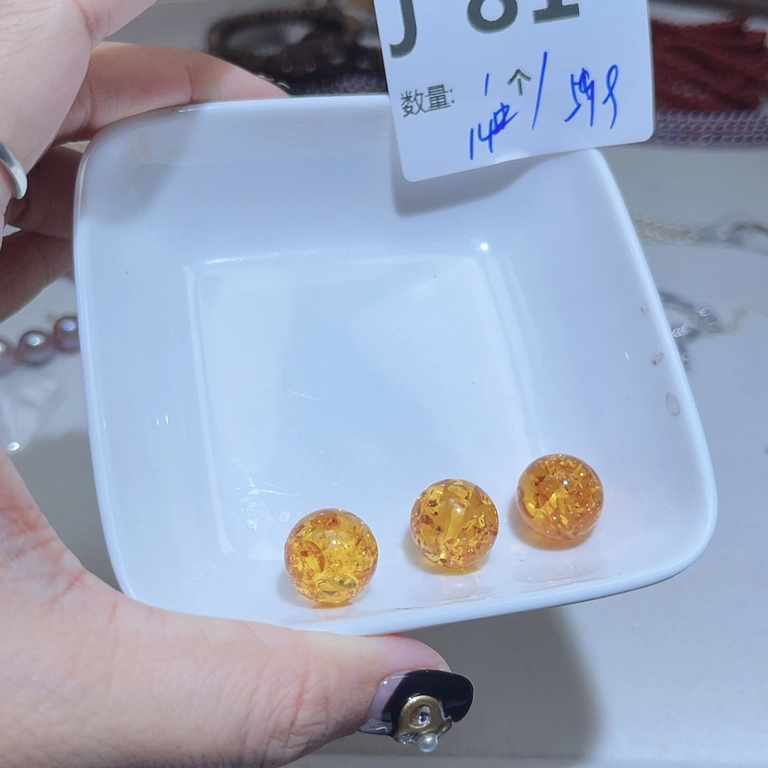 琥珀未镶嵌珠宝奇石J81。