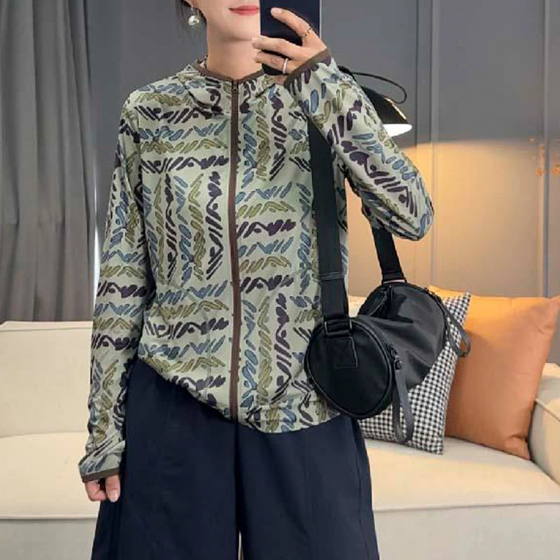 休闲简约高级感上衣2025夏短外套开衫百搭肌理印花小迷彩皮肤衫