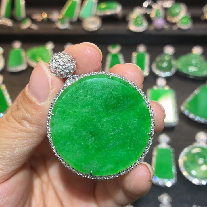 呀****翡翠18K金镶嵌吊坠(不含链)翡翠