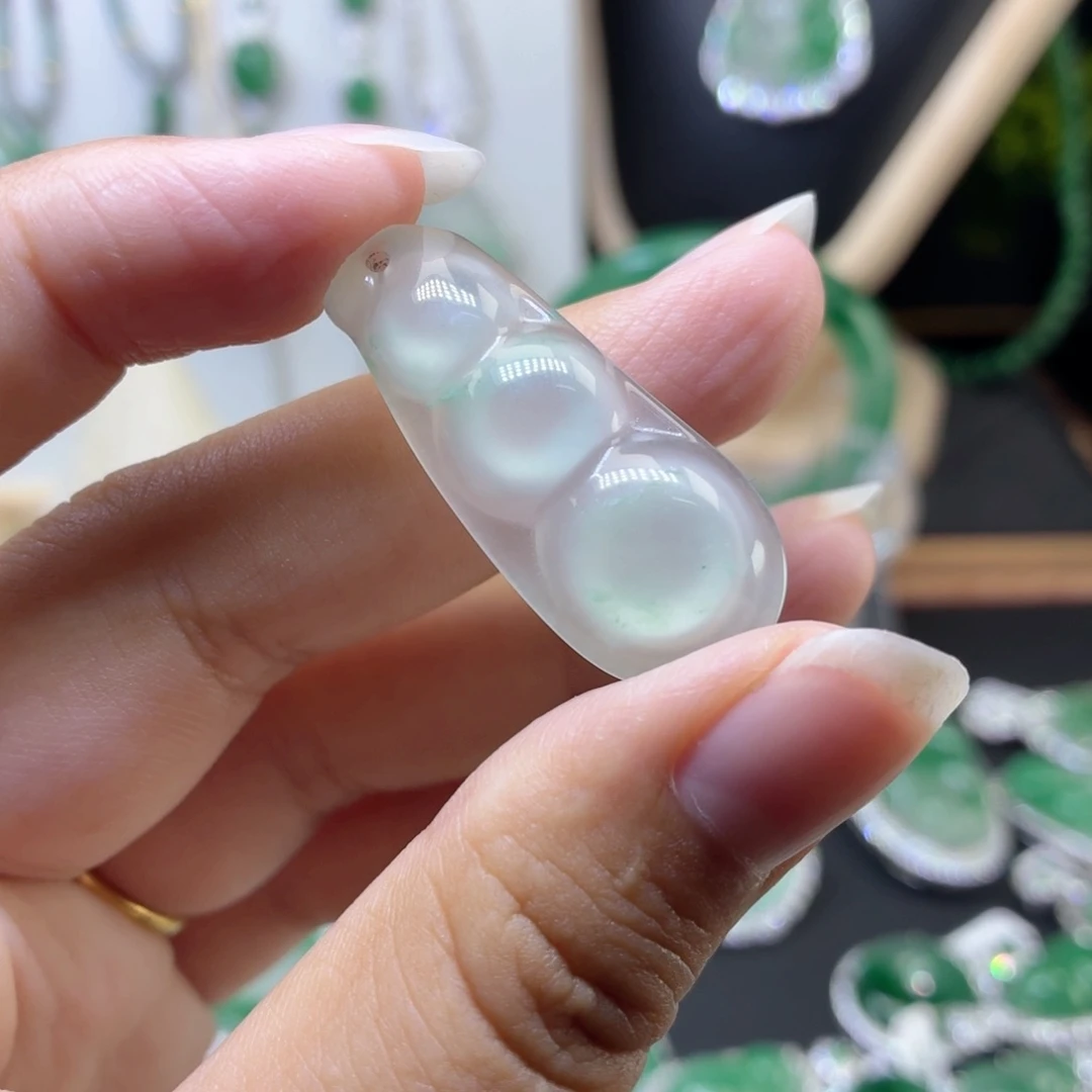 石英质玉（非洲翠）未镶嵌颈饰大****怪