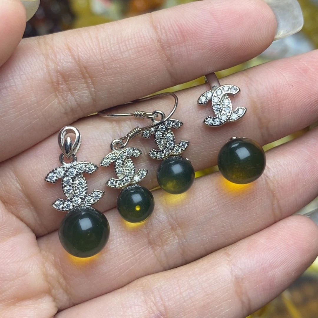 未镶嵌琥珀珠宝奇石