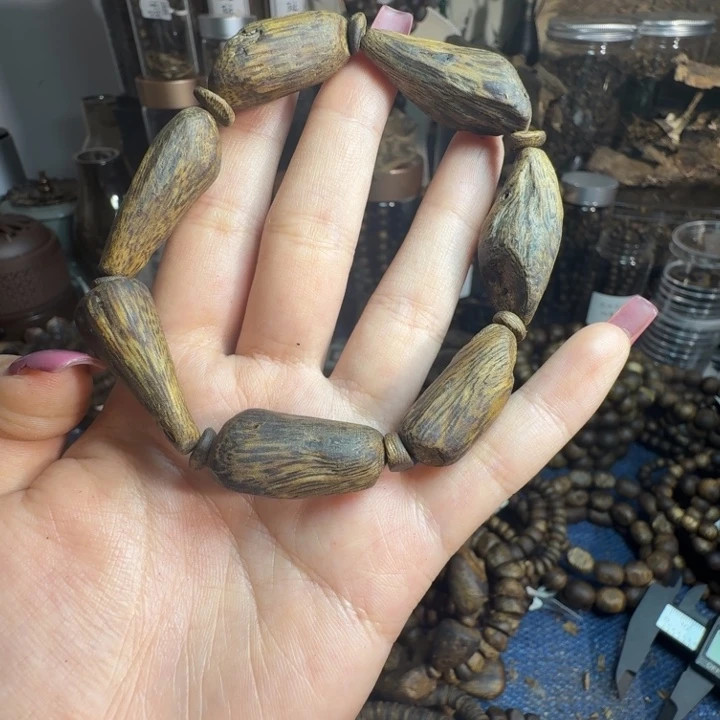 酒***仙沉香沉香碎屑海南老白奇树丁单圈