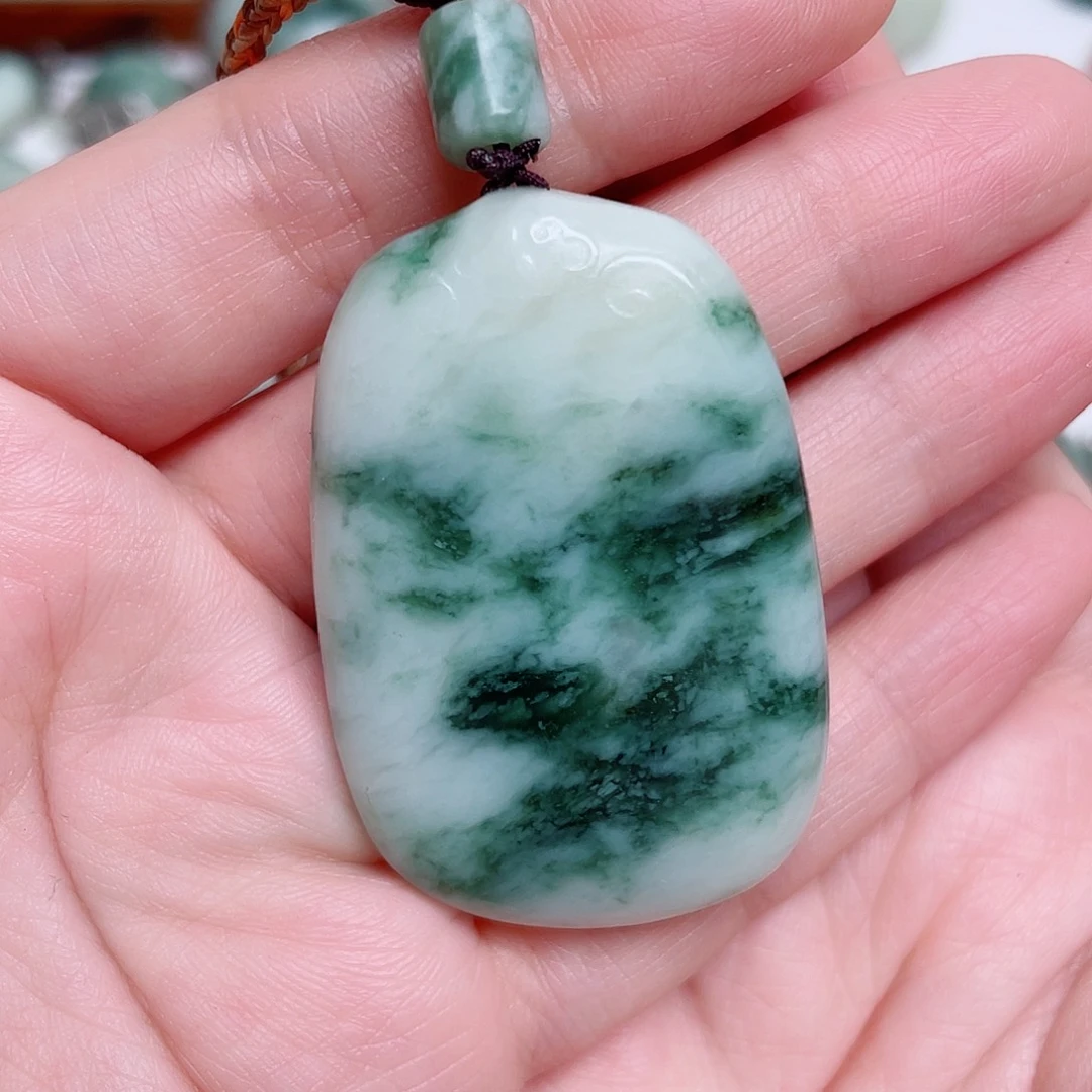 透闪石-蛇纹石玉未镶嵌颈饰