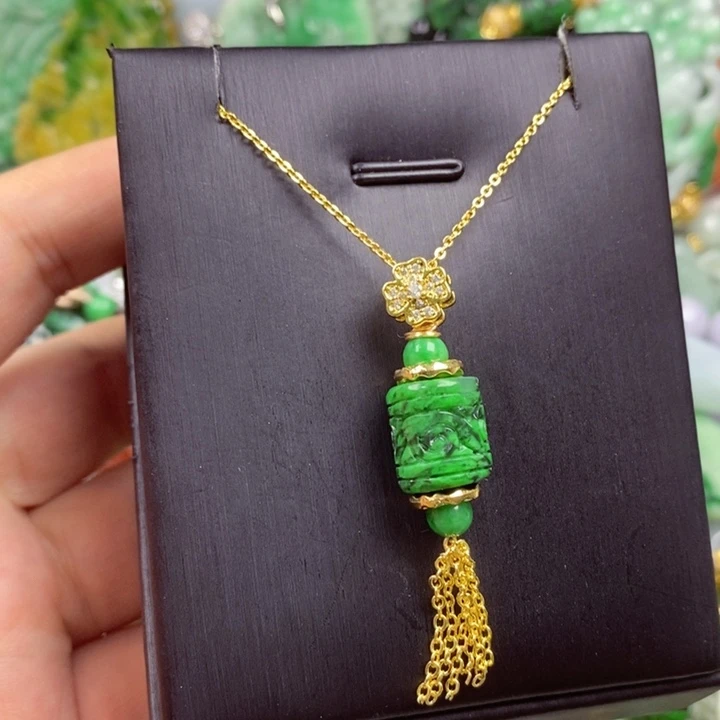 翡翠未镶嵌吊坠(赠链)