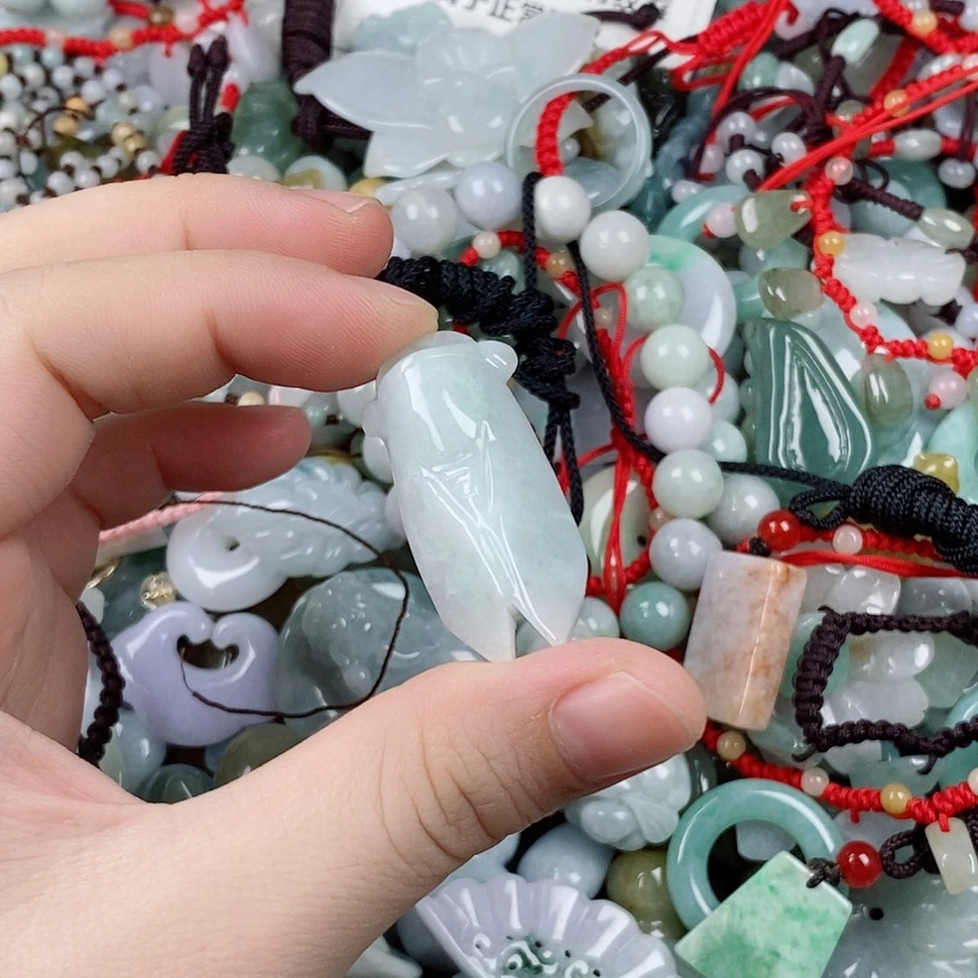 翡翠未镶嵌颈饰只