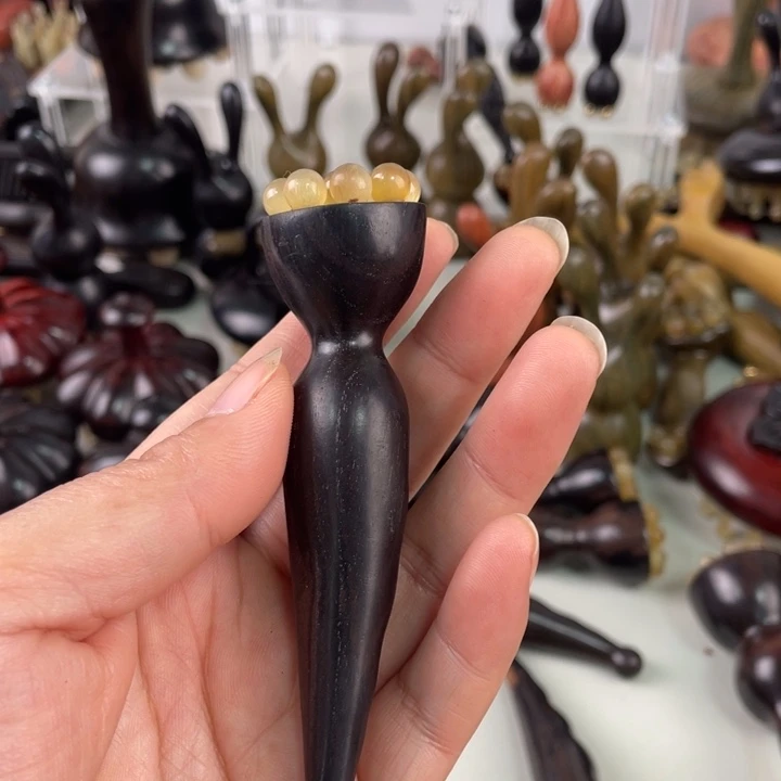 紫光檀瑕疵大莲蓬。