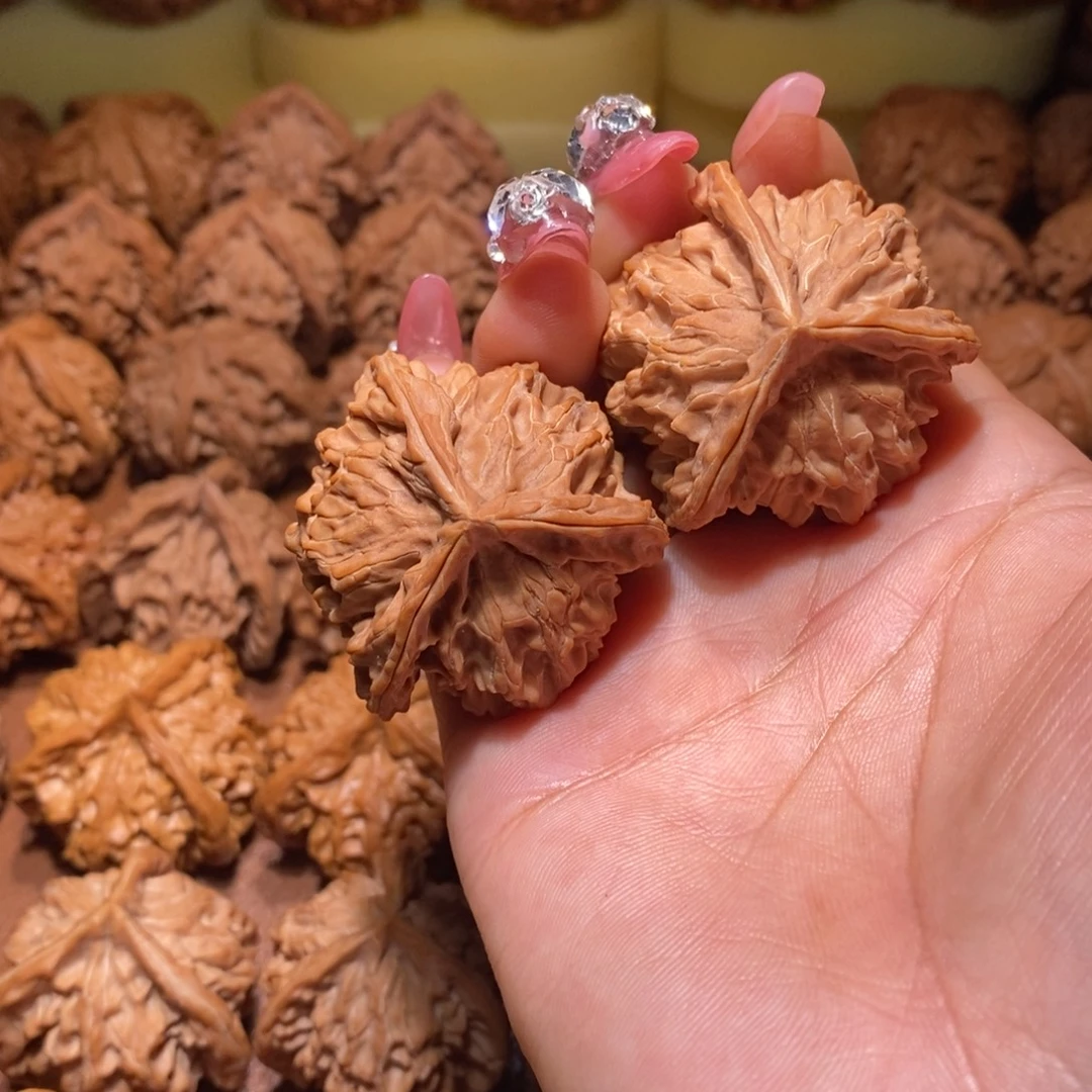 *****盘山文玩核桃手把件