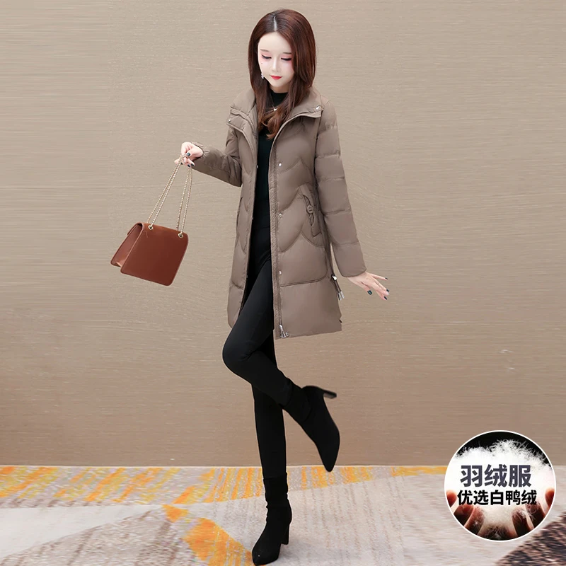 2025年新款女装杭州轻薄羽绒服女冬2025新款时尚洋气妈妈中长品牌