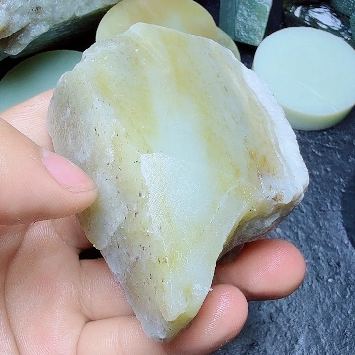 和田玉（糖玉）未镶嵌珠宝奇石