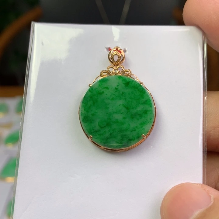 翡翠18K金镶嵌颈饰