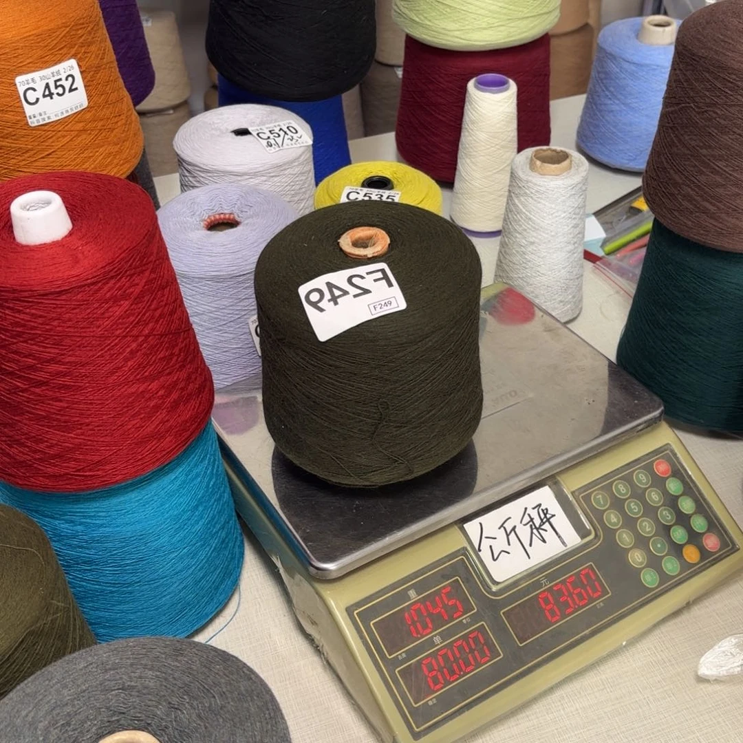 羊毛F249号，狐狸绒军绿净重1010克