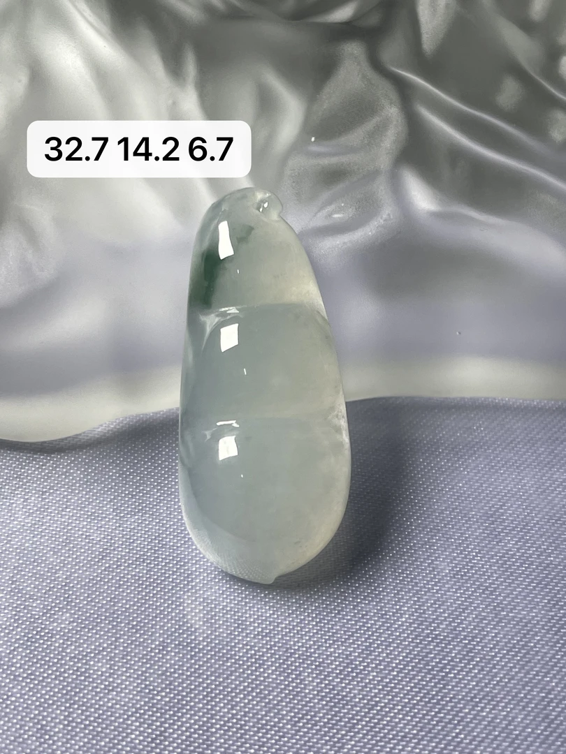 天然a货缅甸翡翠冰种飘花豆子吊坠