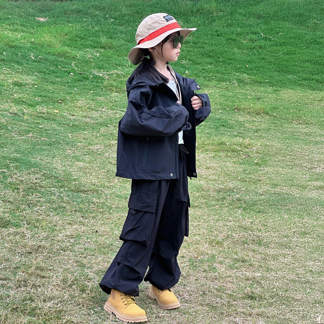 又酷又飒的女童外套秋装2025新款女孩韩系穿搭冲锋衣儿童秋季风衣