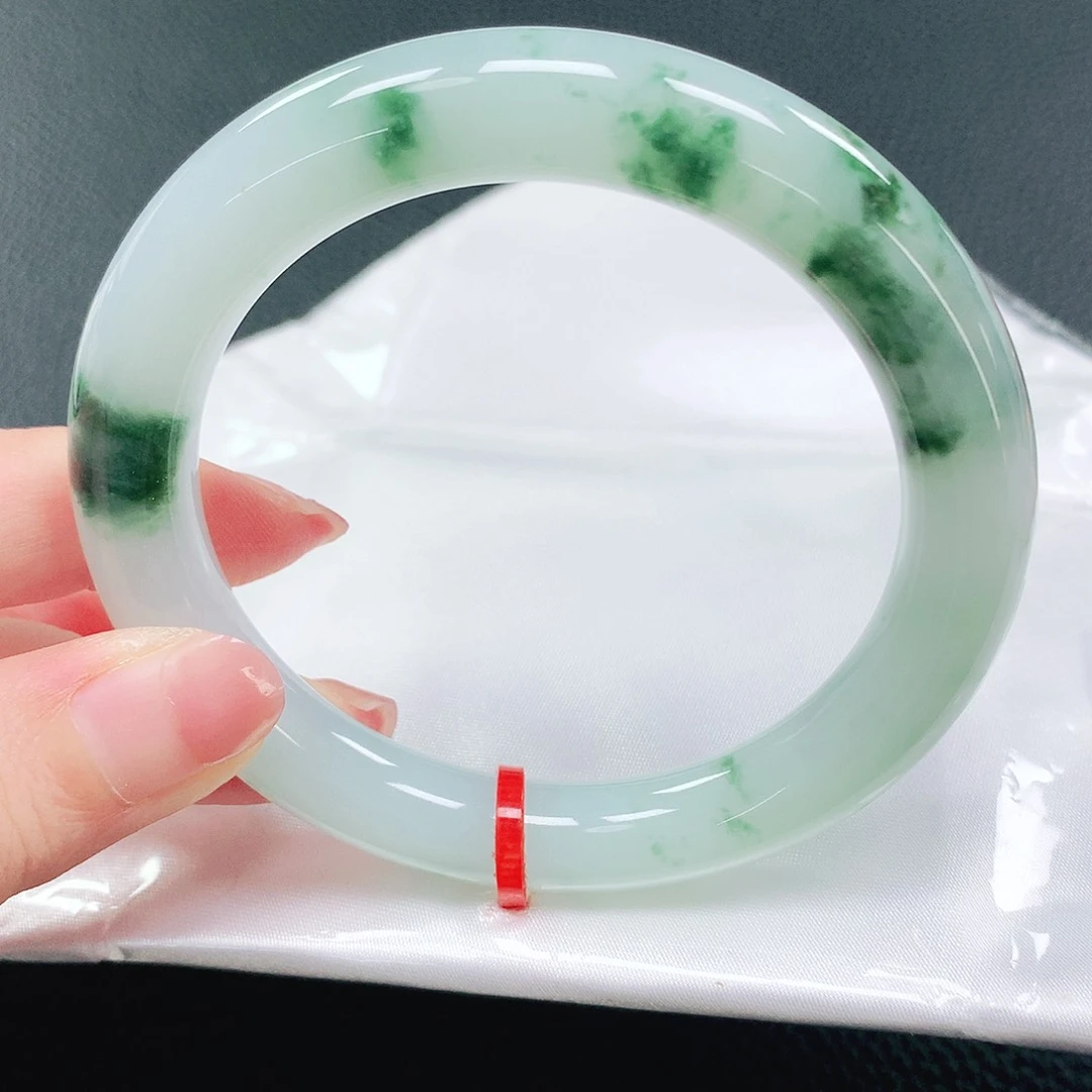 翡翠手镯未镶嵌56圈