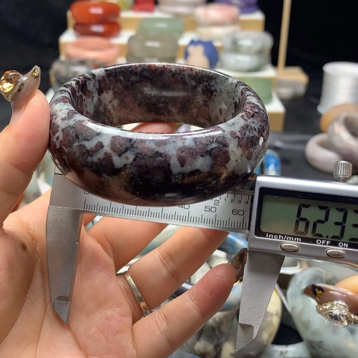 未镶嵌手镯石英质玉