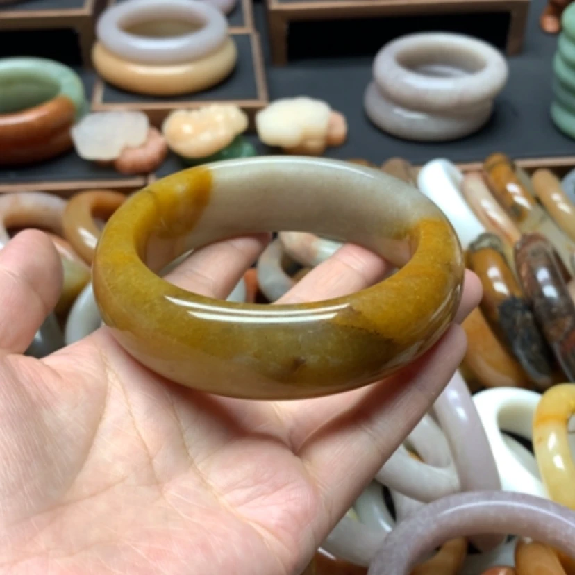 【闪购商品】石英质玉手镯未镶嵌卡**诺65