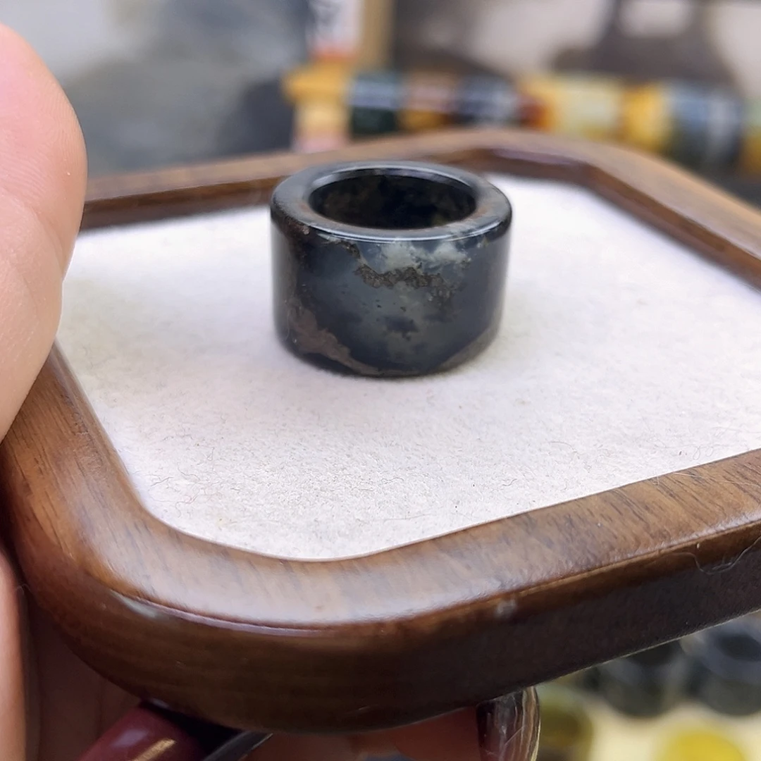 蛇纹石玉未镶嵌戒指17.36瑕