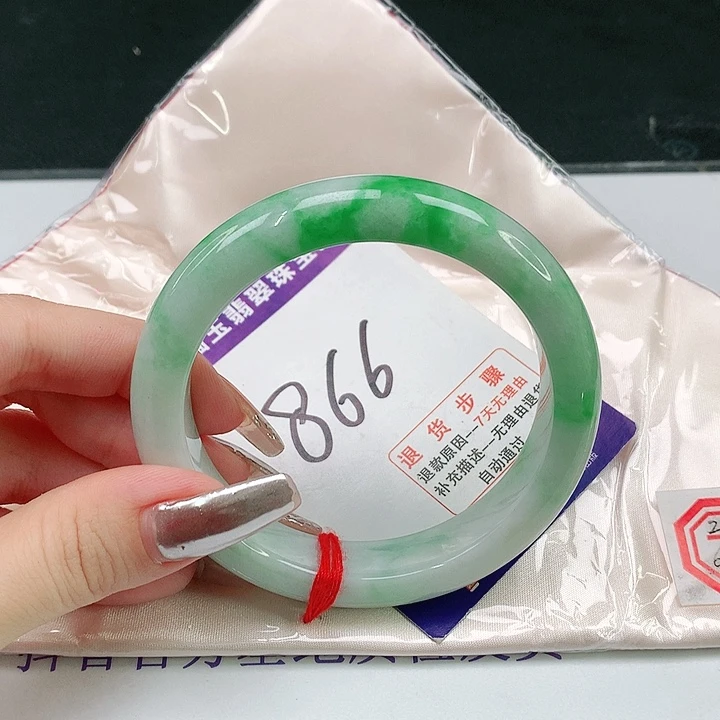 翡翠手镯未镶嵌翡翠手镯