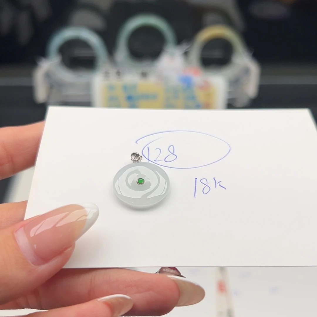 颈饰18K金镶嵌翡翠